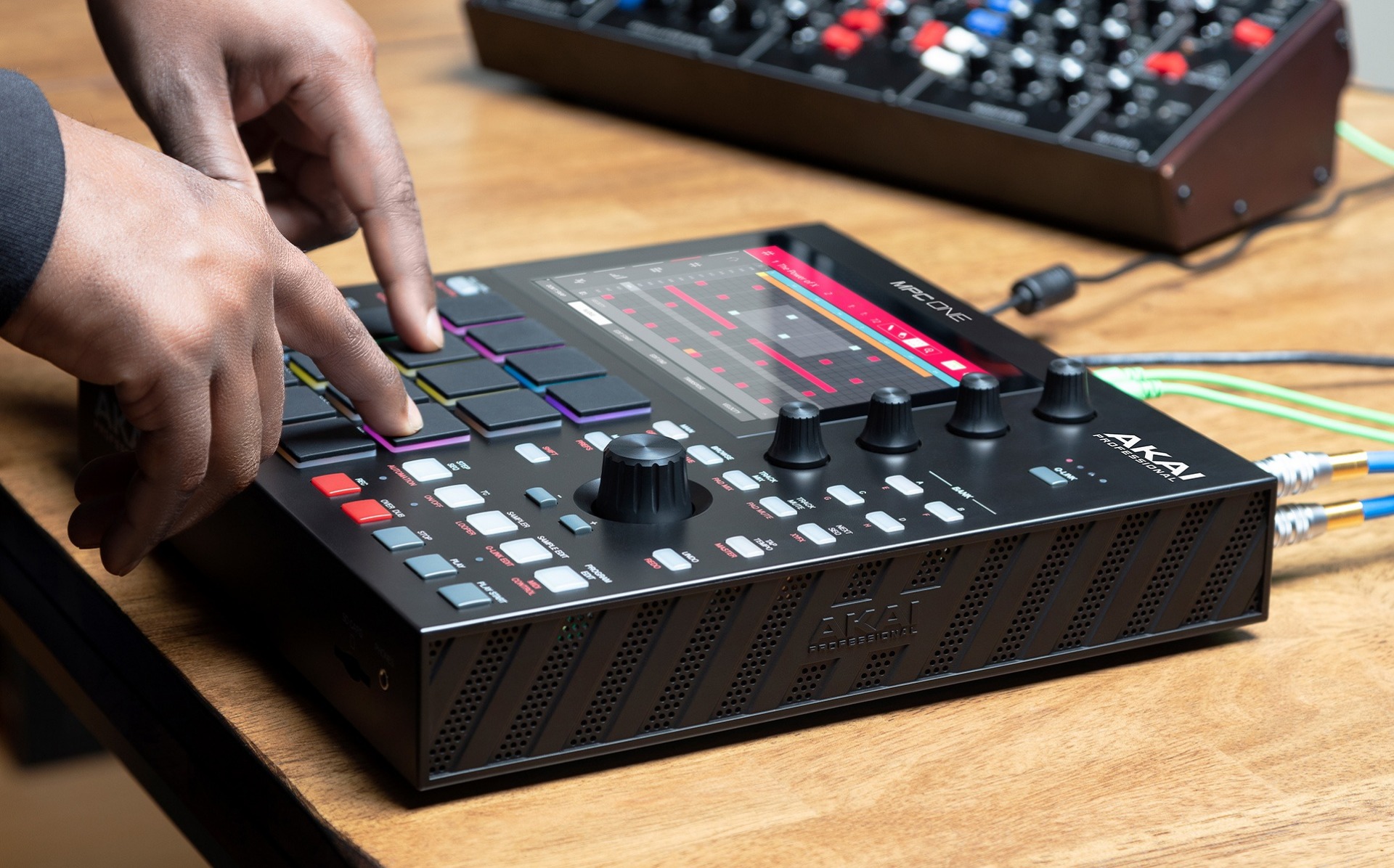 Купить контроллер Akai MPC ONE GOLD в Харькове, Киеве
